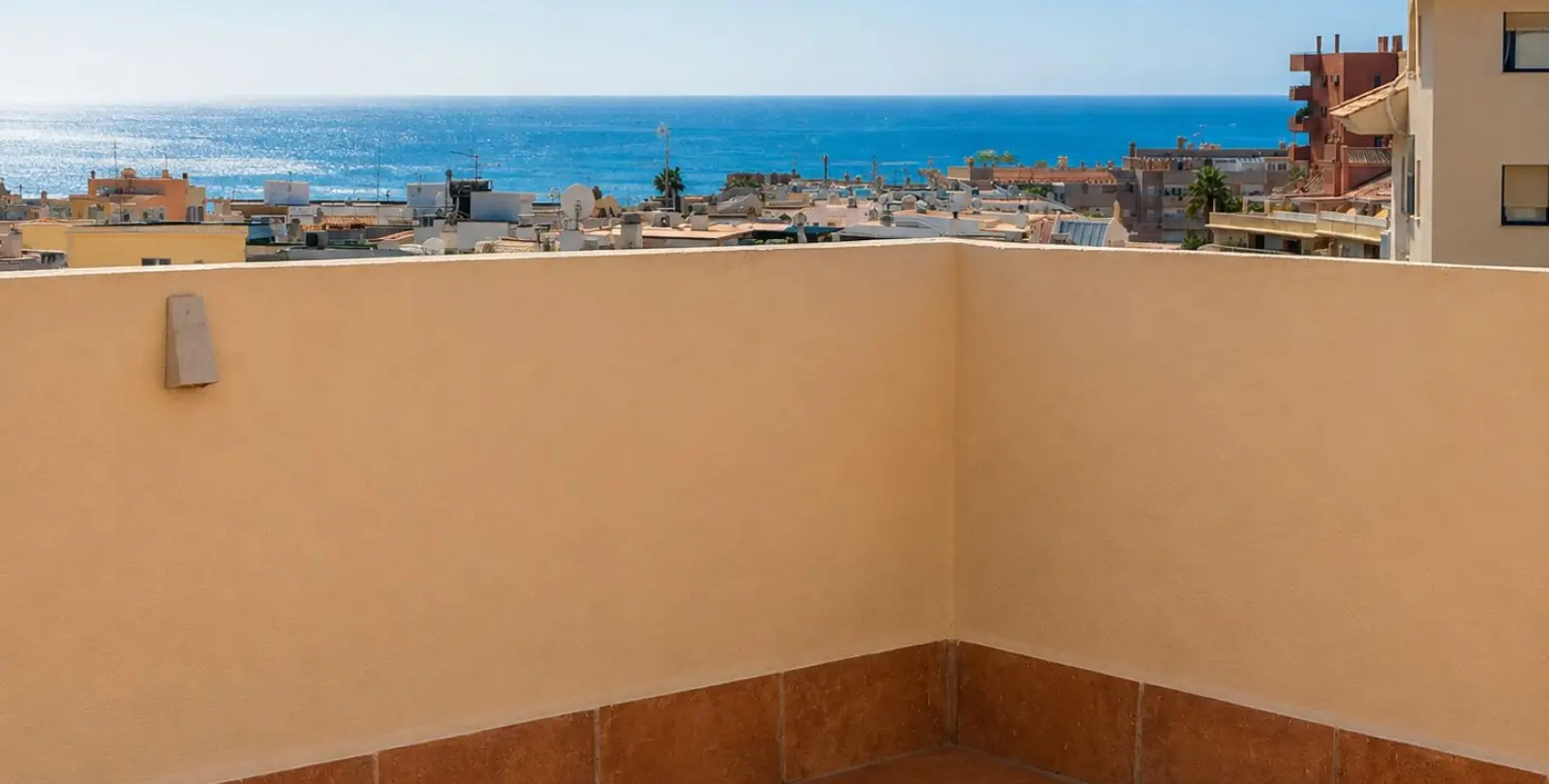 Продажа апартаментов на среднем этаже в Estepona 16