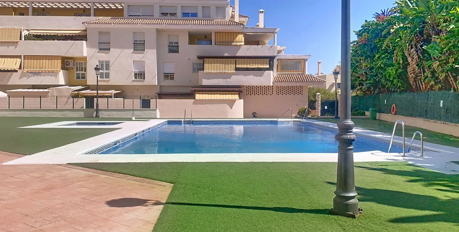 Продажа апартаментов на среднем этаже в Estepona 18