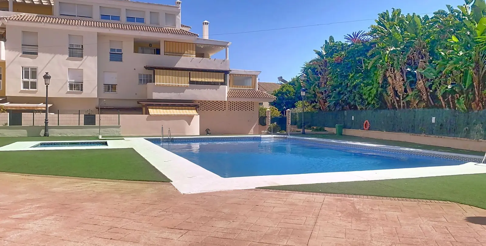Продажа апартаментов на среднем этаже в Estepona 22
