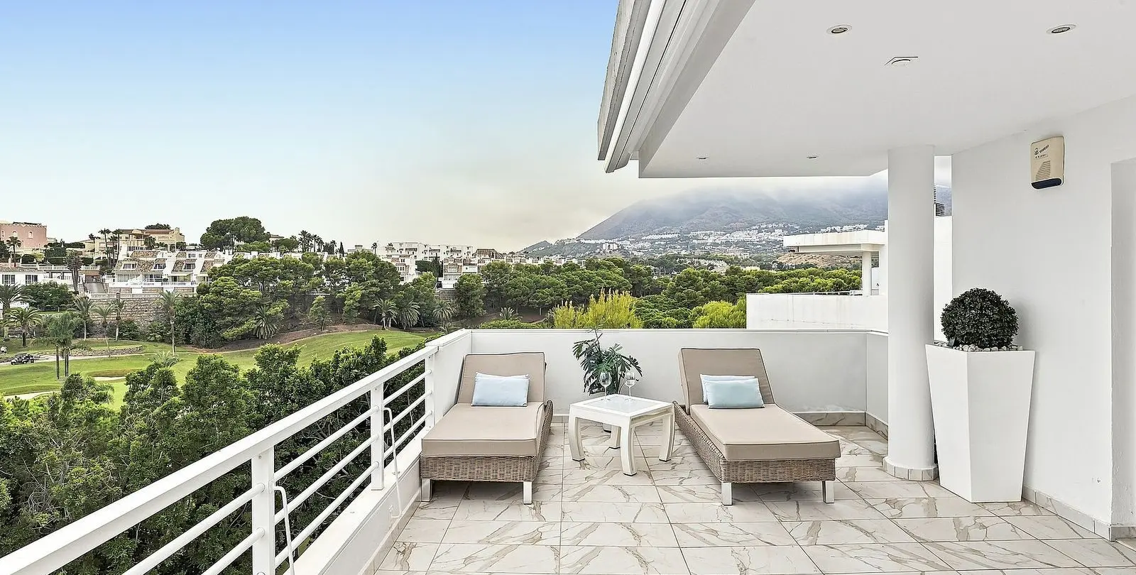Sale of penthouse in Benalmadena Costa 17