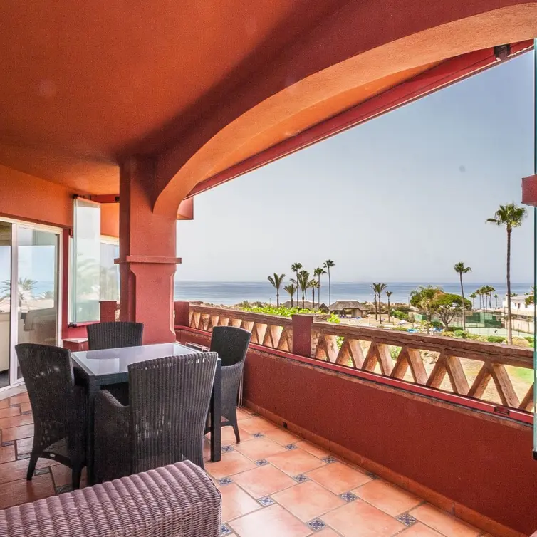 Venta de apartamento en planta media en Elviria