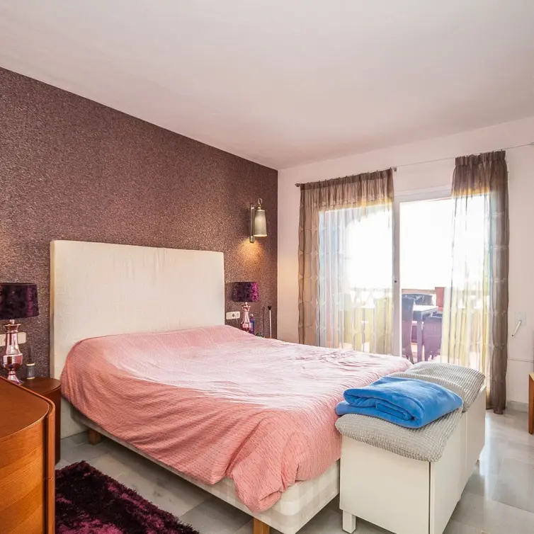 Venta de apartamento en planta media en Elviria