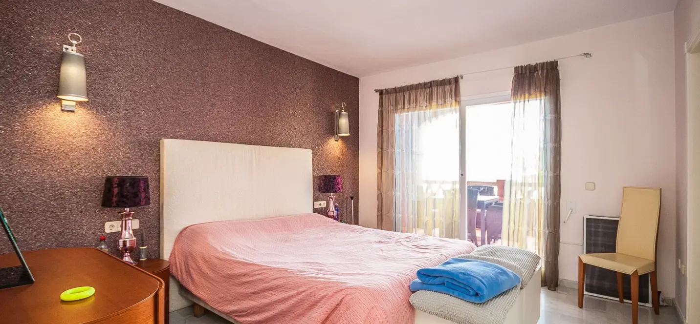 Venta de apartamento en planta media en Elviria 3