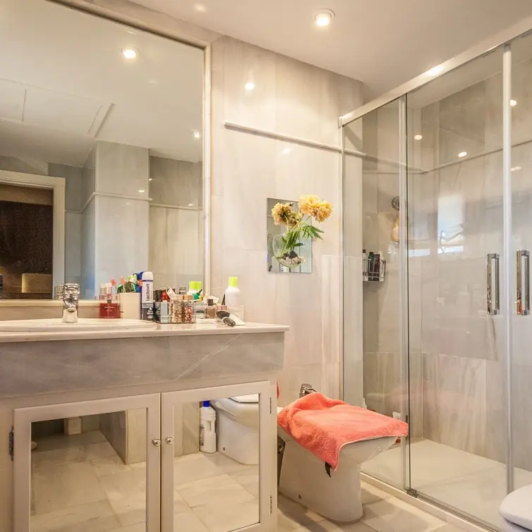 Venta de apartamento en planta media en Elviria