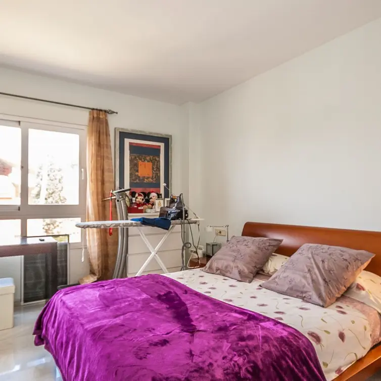 Venta de apartamento en planta media en Elviria