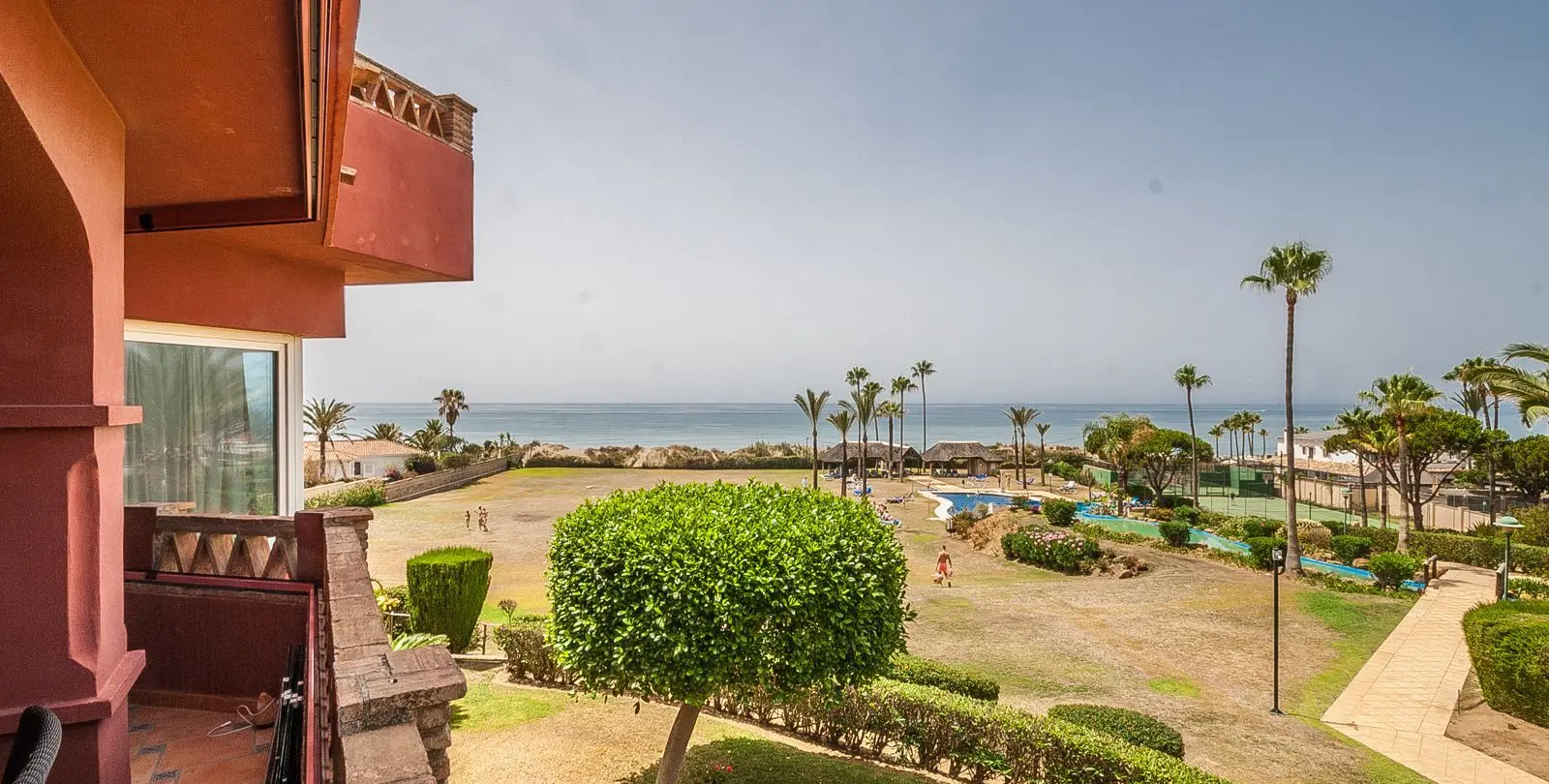 Venta de apartamento en planta media en Elviria 10