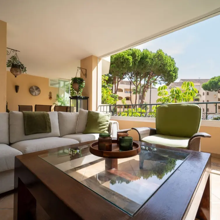 Venta de apartamento en planta media en Elviria