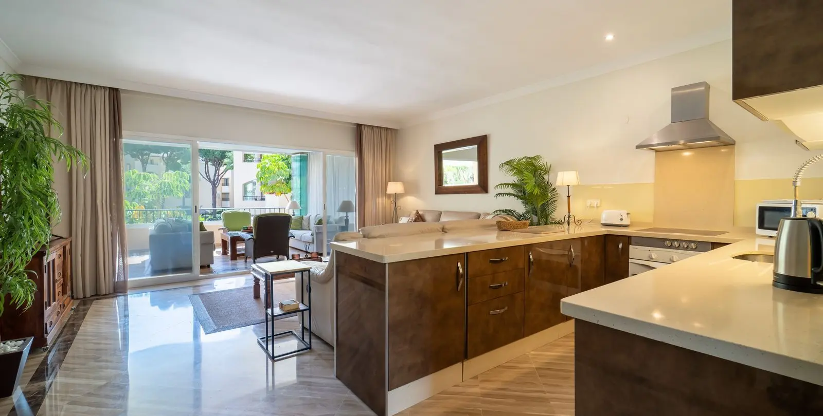 Sale of middle floor apartment in Elviria 4