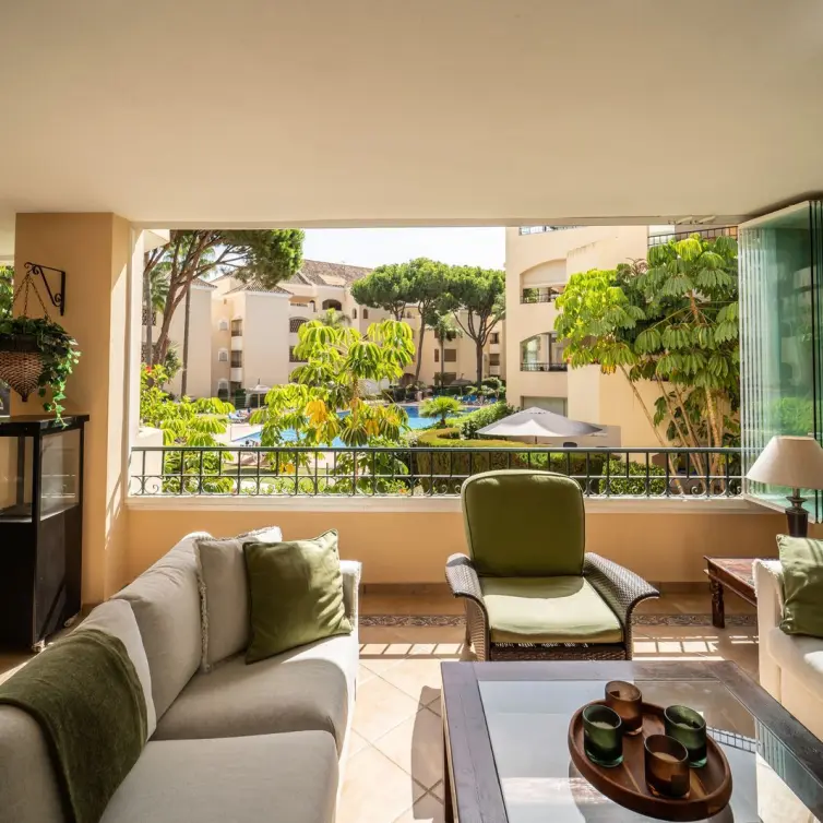 Venta de apartamento en planta media en Elviria