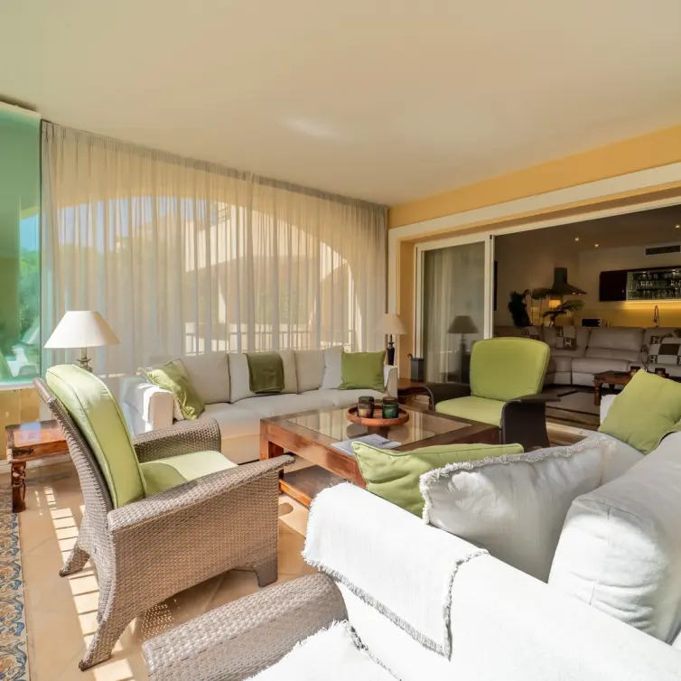 Venta de apartamento en planta media en Elviria