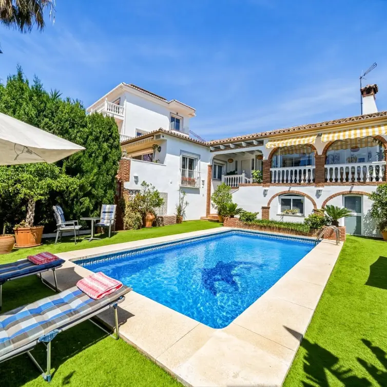 Sale of detached villa in El Chaparral