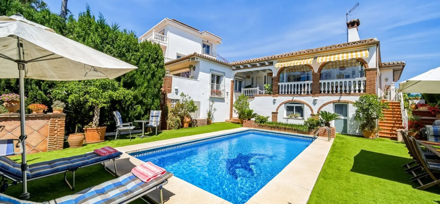Sale of detached villa in El Chaparral 0