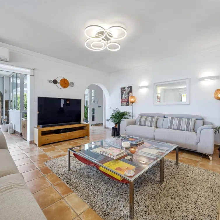 Sale of detached villa in El Chaparral