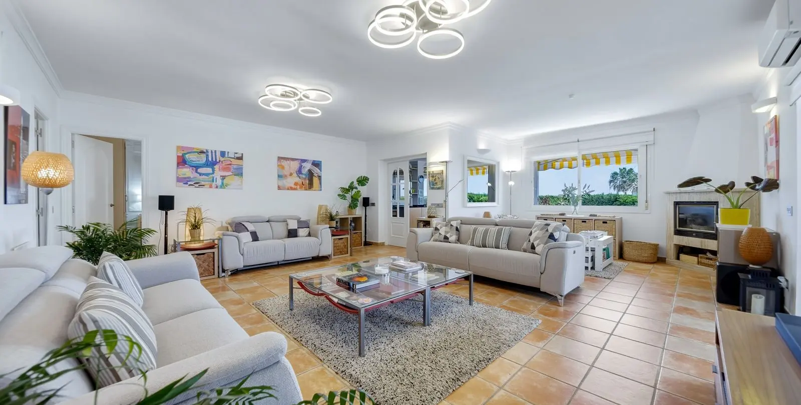 Sale of detached villa in El Chaparral 4