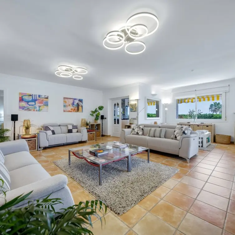 Sale of detached villa in El Chaparral