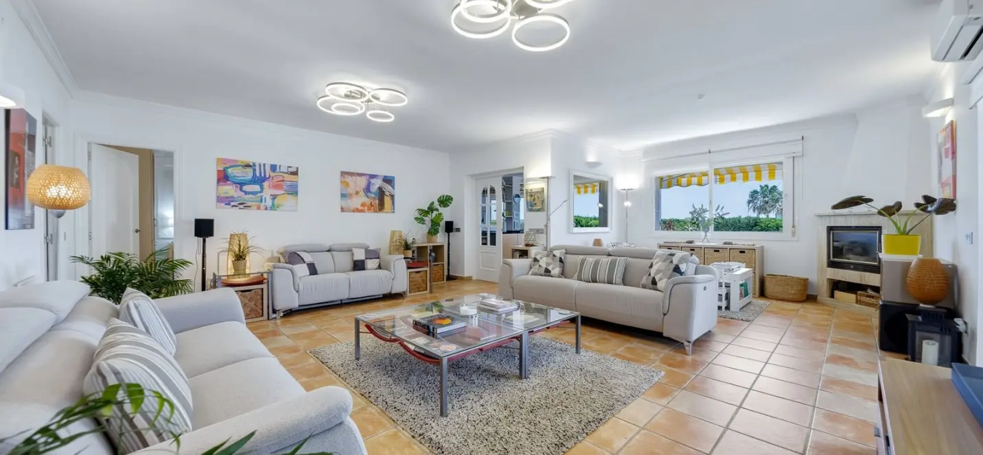 Sale of detached villa in El Chaparral 3