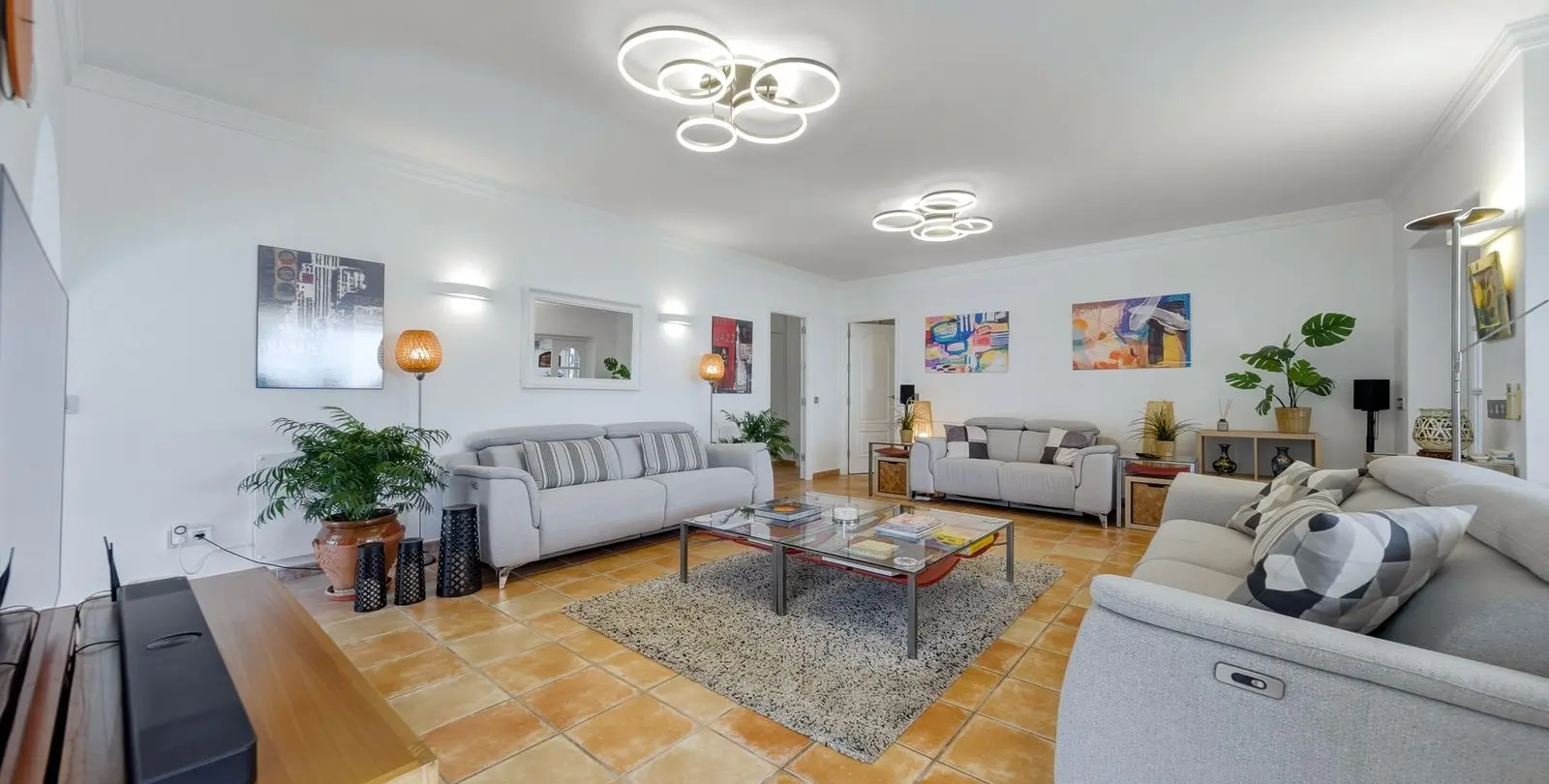Sale of detached villa in El Chaparral 5