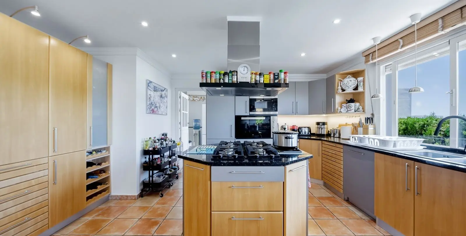 Sale of detached villa in El Chaparral 13