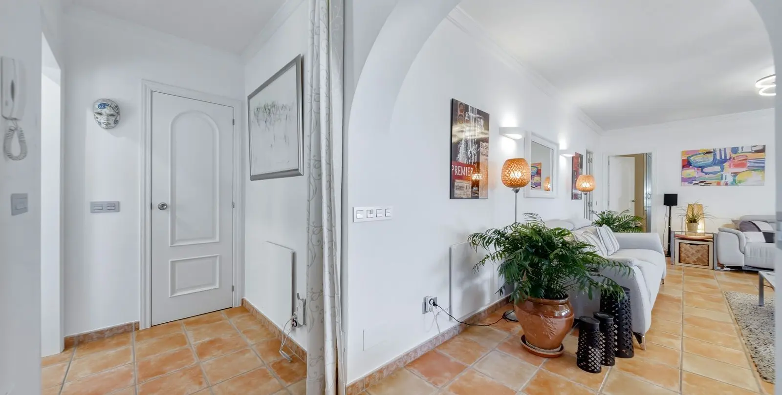 Sale of detached villa in El Chaparral 17