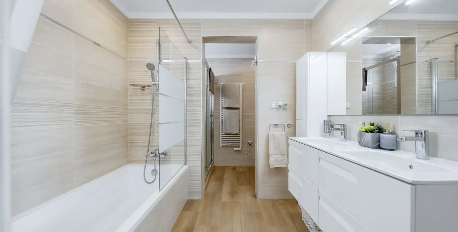 Sale of detached villa in El Chaparral 22