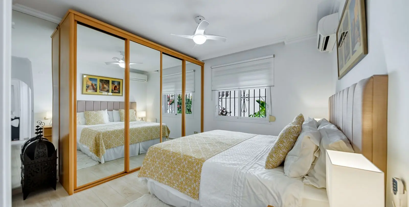 Sale of detached villa in El Chaparral 27