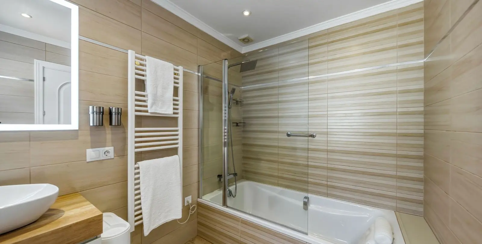 Sale of detached villa in El Chaparral 33