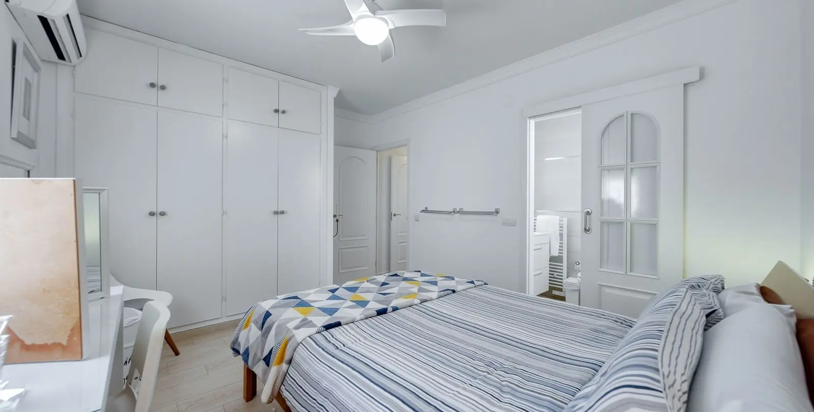 Sale of detached villa in El Chaparral 35