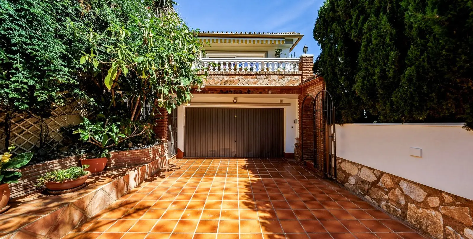 Sale of detached villa in El Chaparral 39