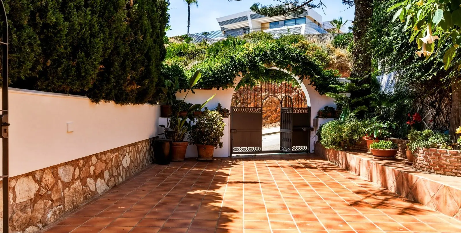 Sale of detached villa in El Chaparral 40