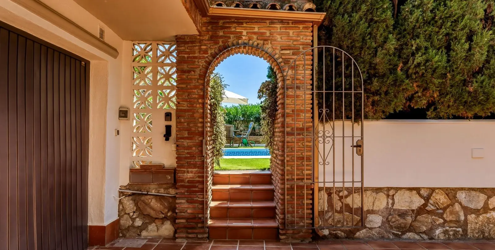 Sale of detached villa in El Chaparral 41