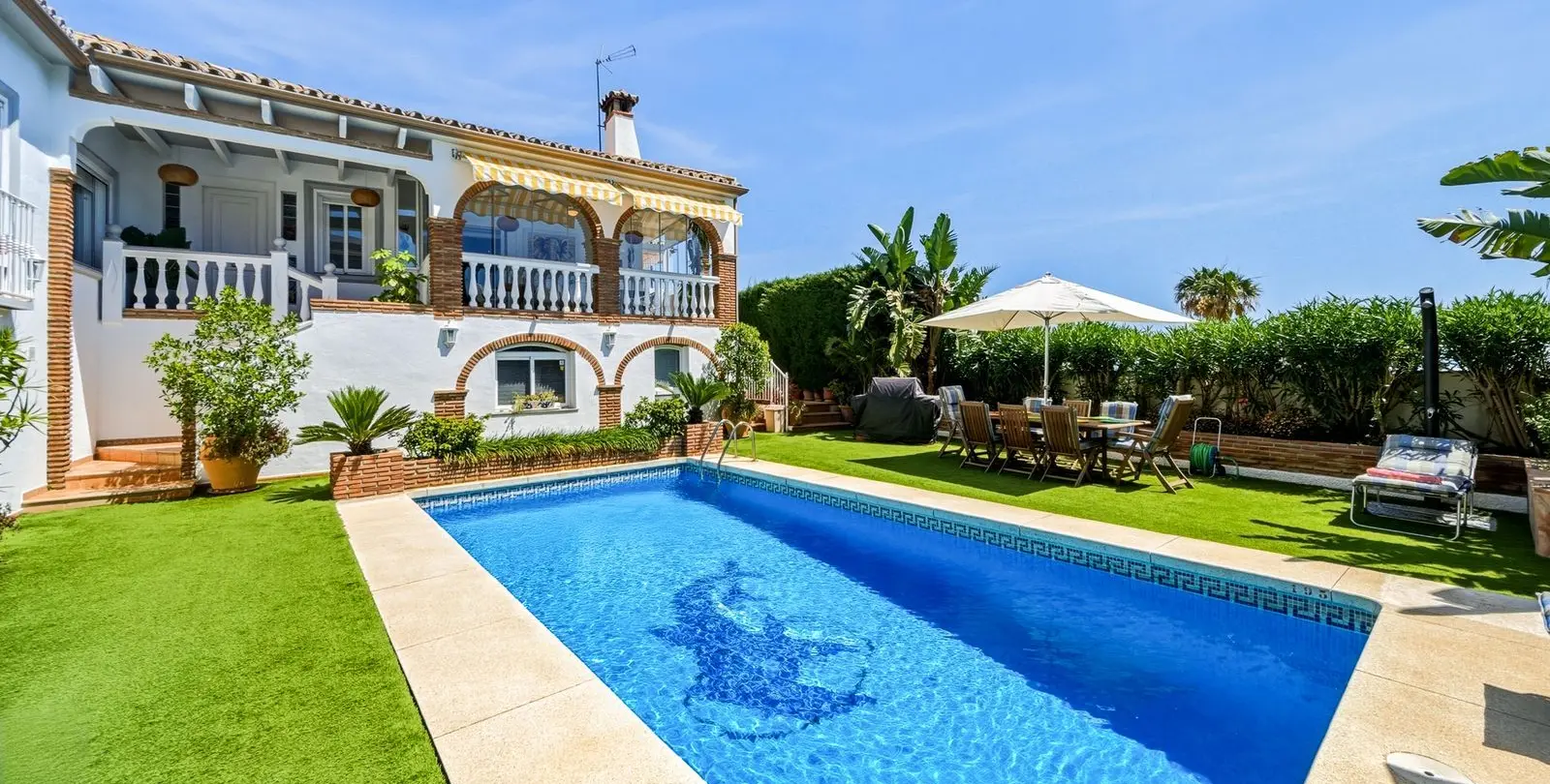 Sale of detached villa in El Chaparral 43