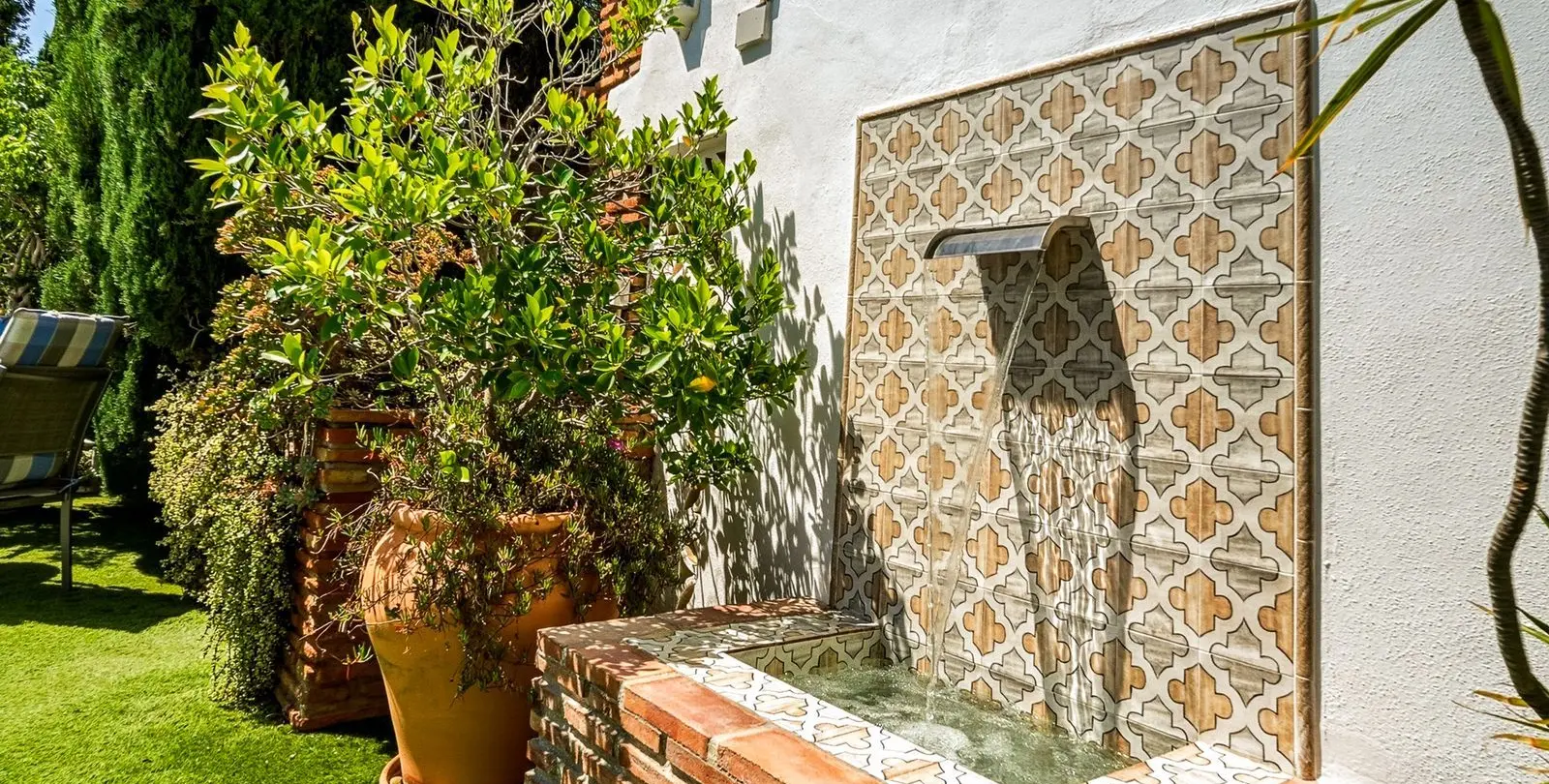 Sale of detached villa in El Chaparral 44