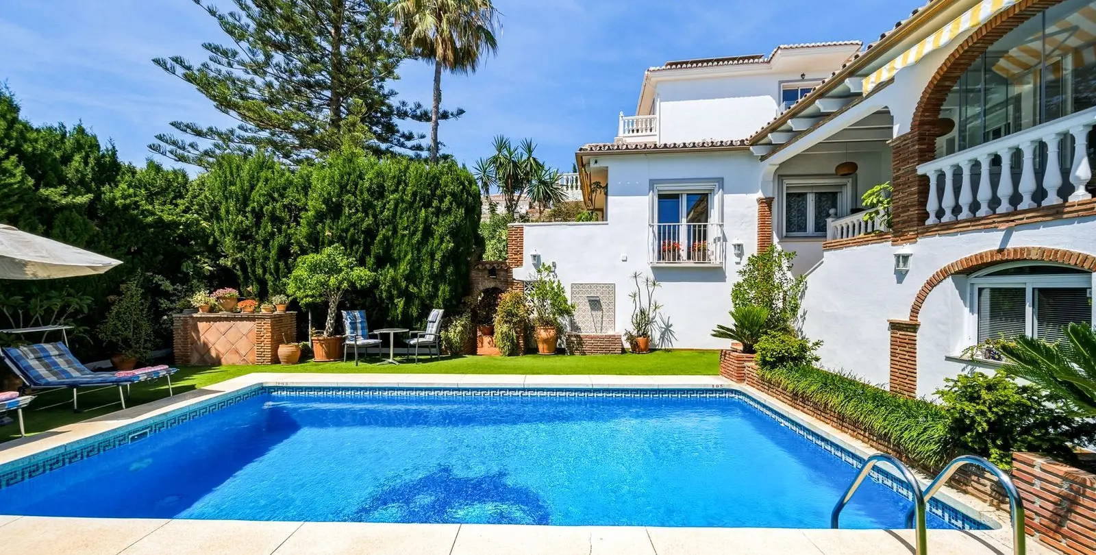 Sale of detached villa in El Chaparral 45