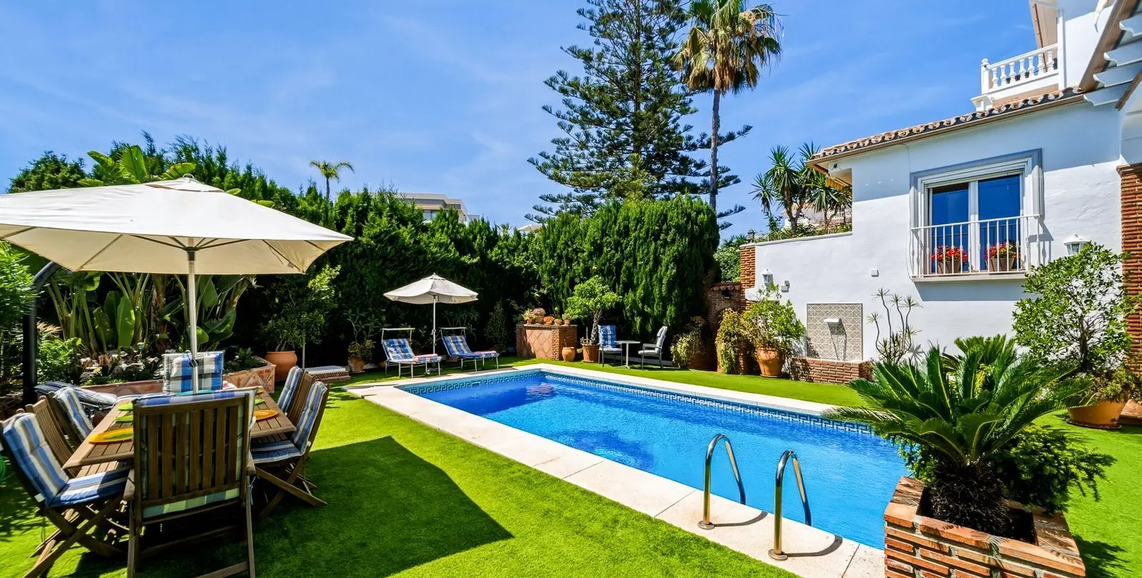 Sale of detached villa in El Chaparral 46