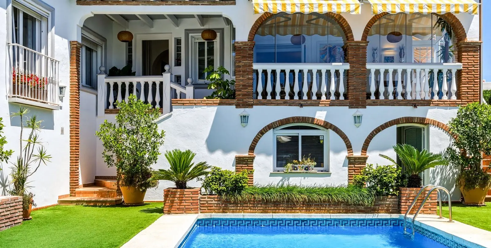 Sale of detached villa in El Chaparral 48
