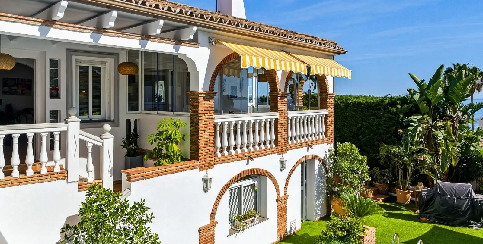 Sale of detached villa in El Chaparral 49