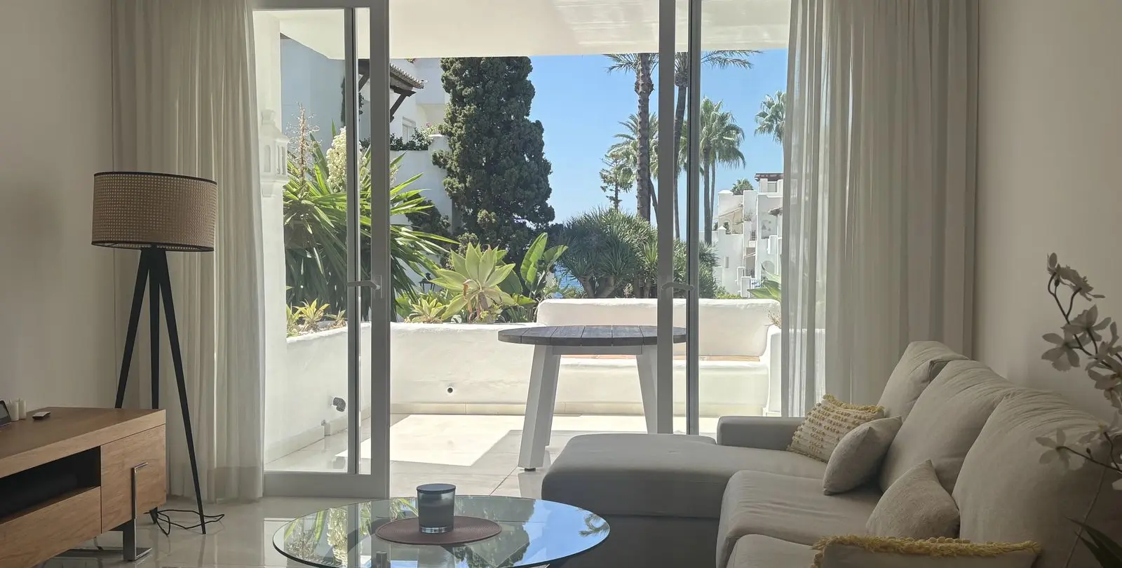 Sale of middle floor apartment in Estepona 4