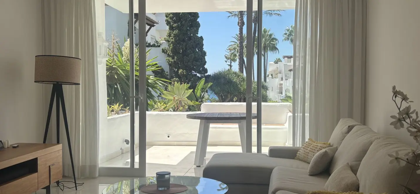 Sale of middle floor apartment in Estepona 3