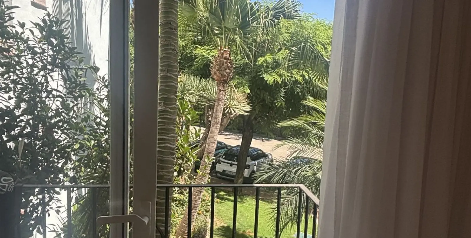 Sale of middle floor apartment in Estepona 20