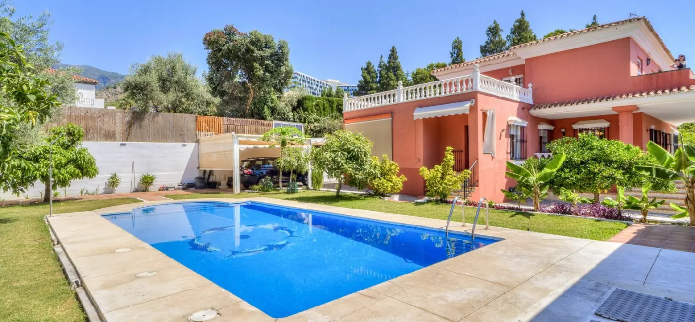 Venta de villa independiente en Marbella 1