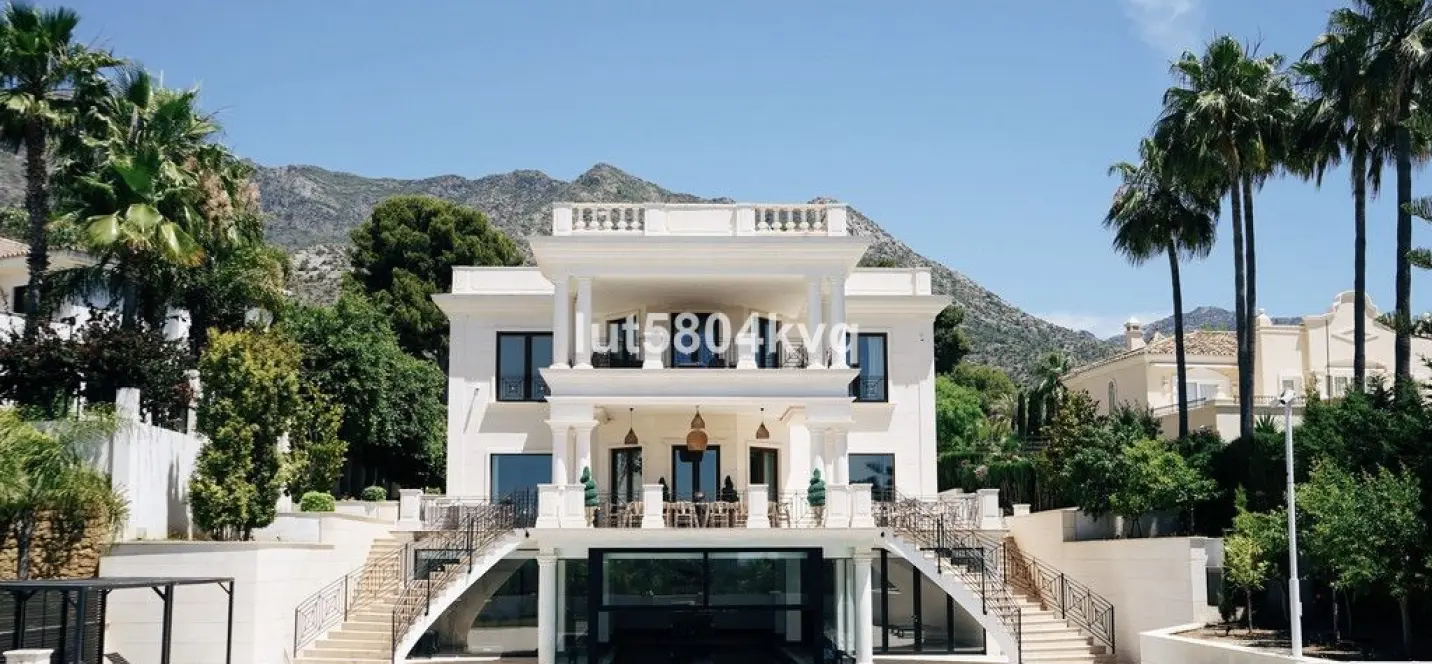 Venta de villa independiente en Sierra Blanca 1