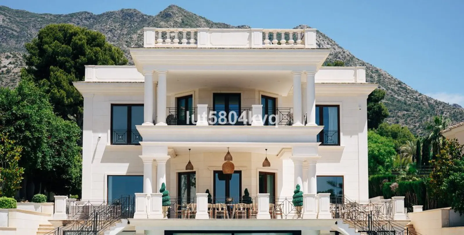 Venta de villa independiente en Sierra Blanca 20