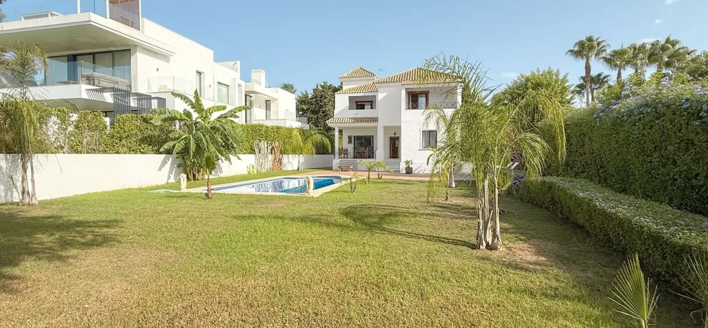 Venta de villa independiente en Guadalmina Baja 1