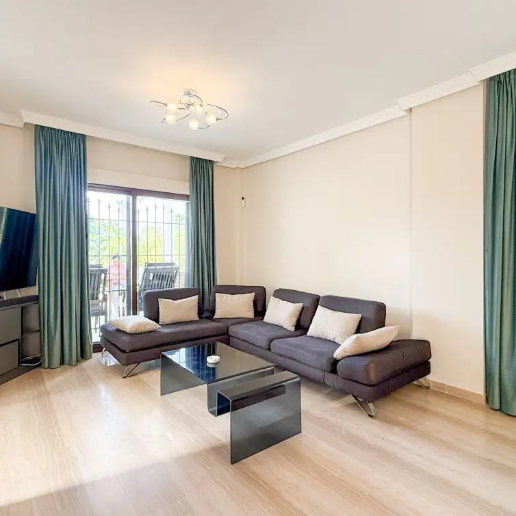 Venta de villa independiente en Guadalmina Baja