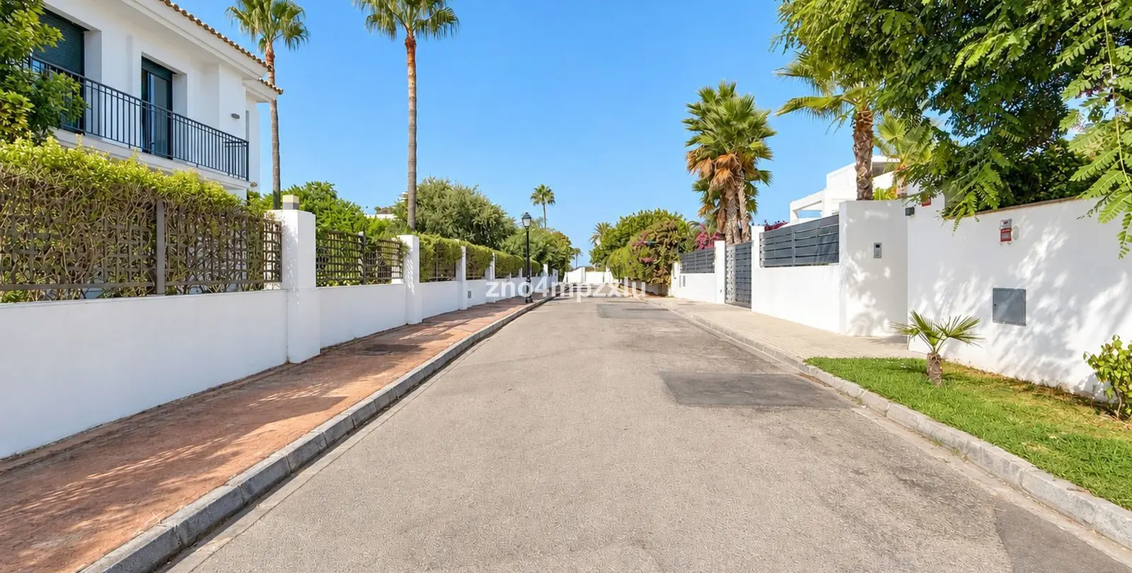 Venta de villa independiente en Guadalmina Baja 44