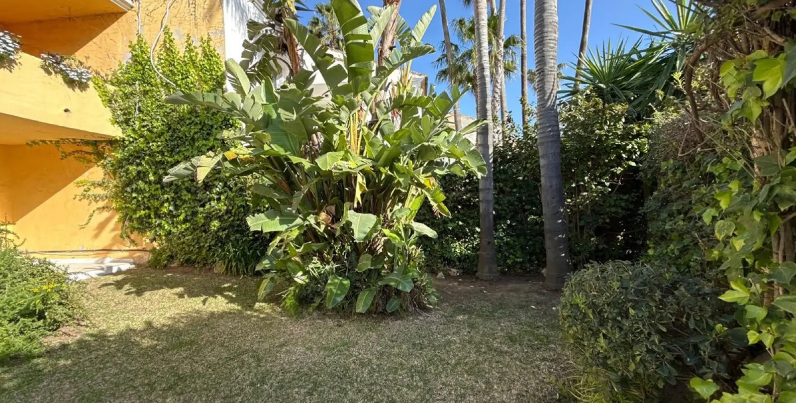 Long-term rent of townhouse in The Golden Mile 1