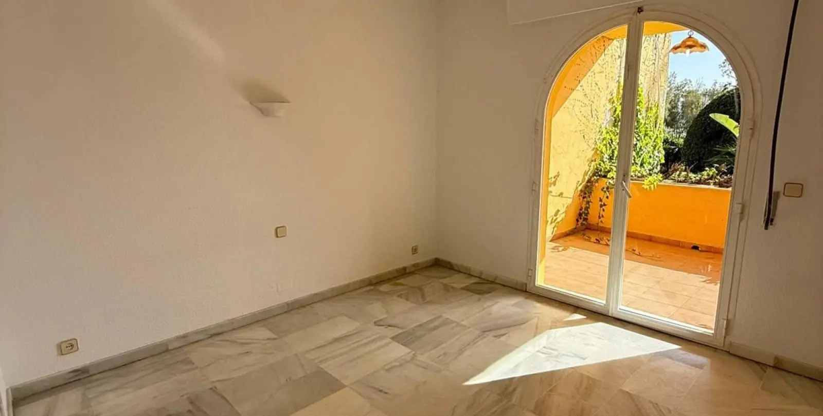 Long-term rent of townhouse in The Golden Mile 5