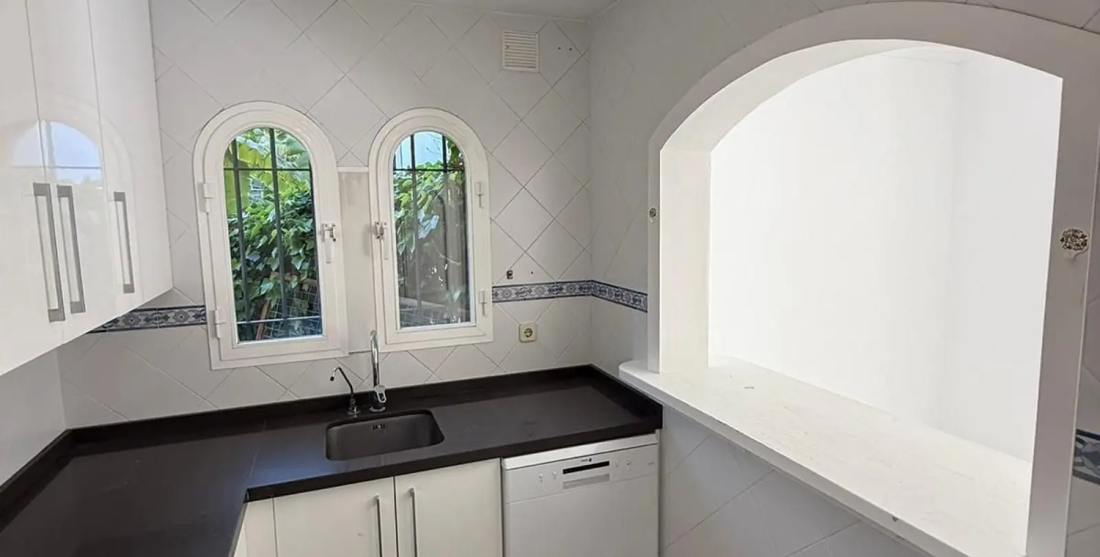 Long-term rent of townhouse in The Golden Mile 4