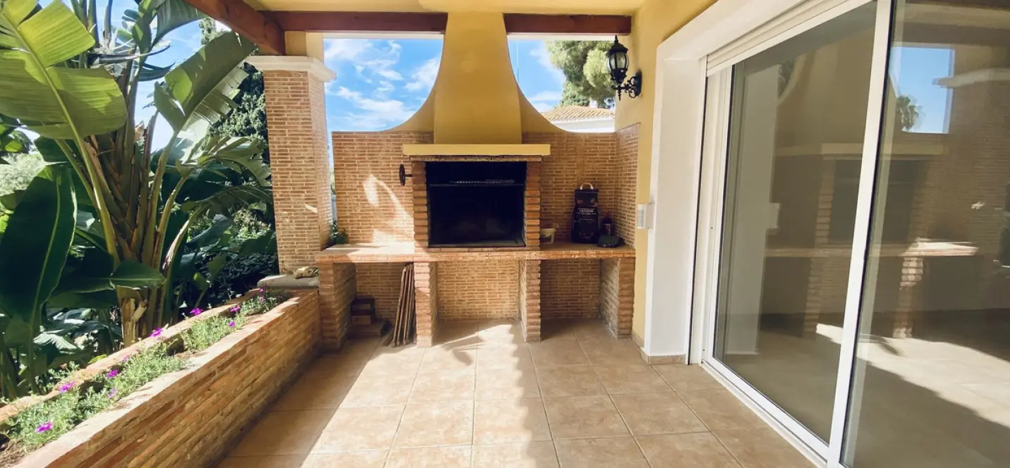 Long-term rent of detached villa in Elviria 3