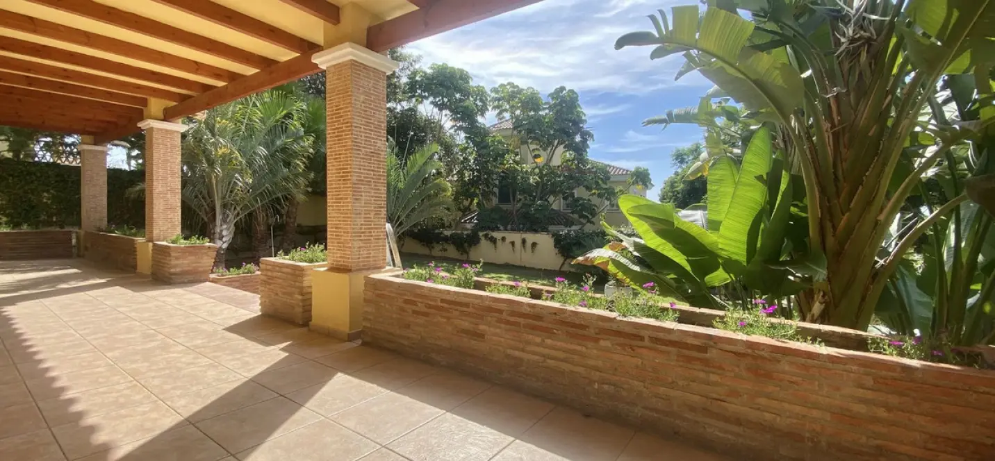 Long-term rent of detached villa in Elviria 4